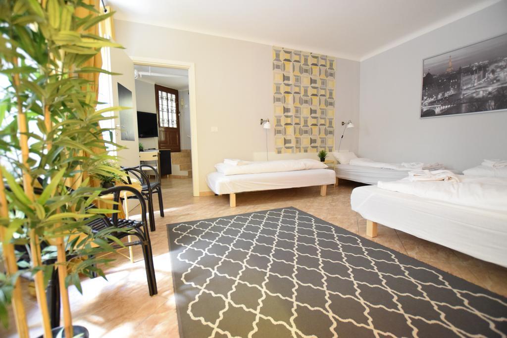 Budget Apartment By Hi5 - Revai Koz Boedapest Buitenkant foto