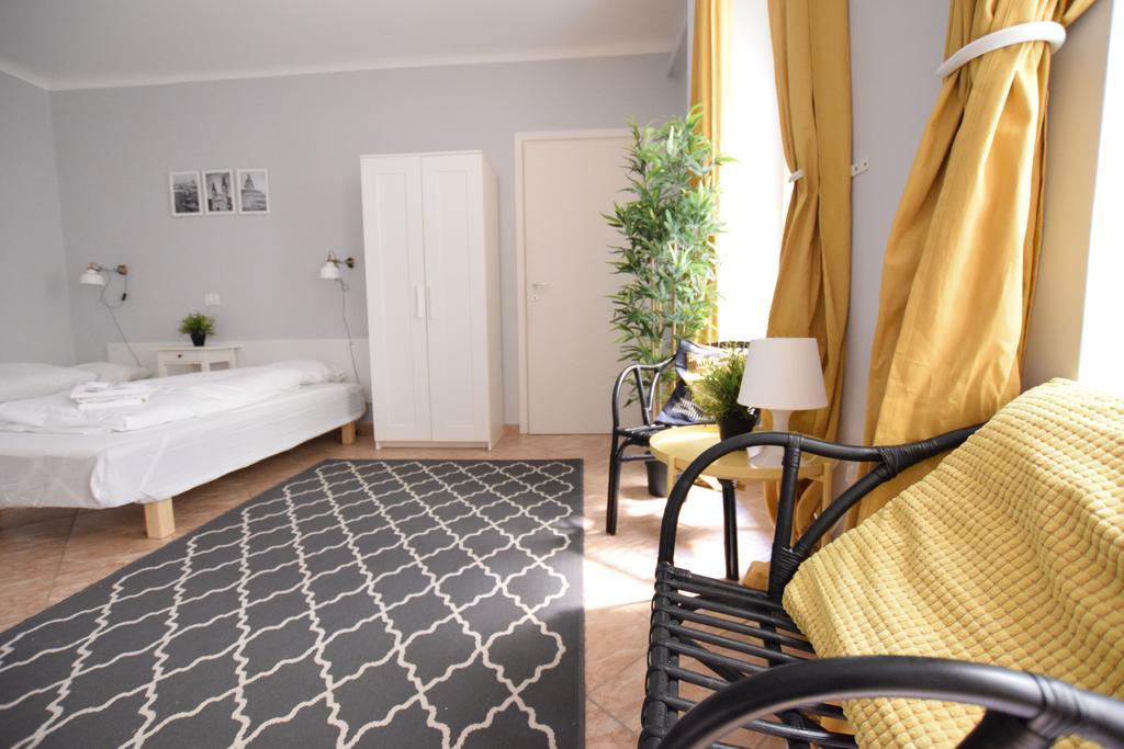 Budget Apartment By Hi5 - Revai Koz Boedapest Buitenkant foto